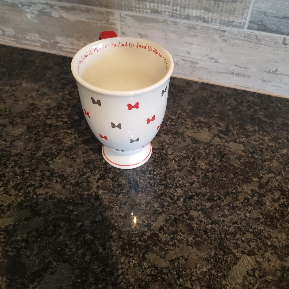 Disney 'Be Kind Be Sweet Be Minnie' Bows Minnie Mouse Coffee Cup - Picture 6 of 7